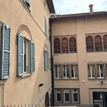 L'affaire Du Collier Pensión *