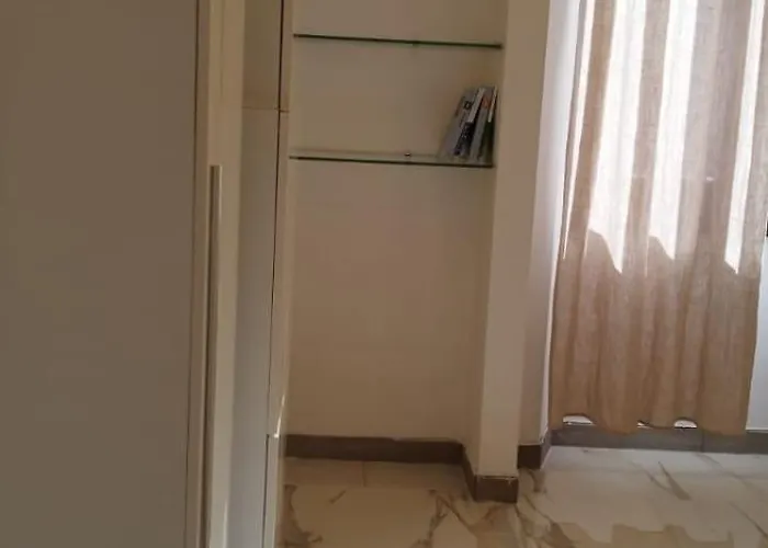 L'affaire Du Collier Pensión *